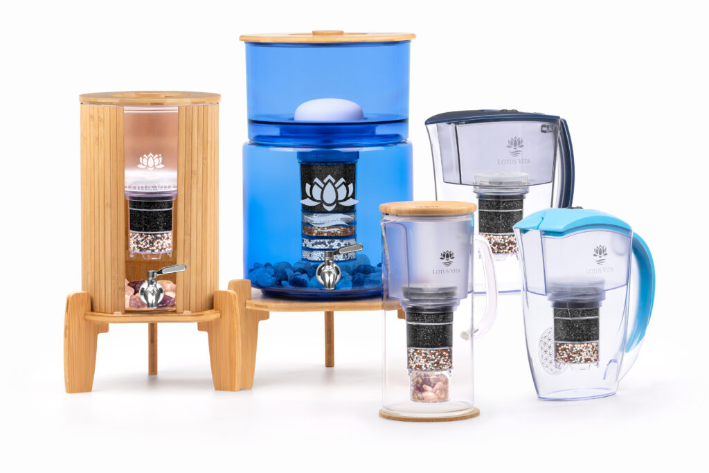 Lotus Vita Wasserfilter - Fontana Standfilter und Natura Plus Filterkannen